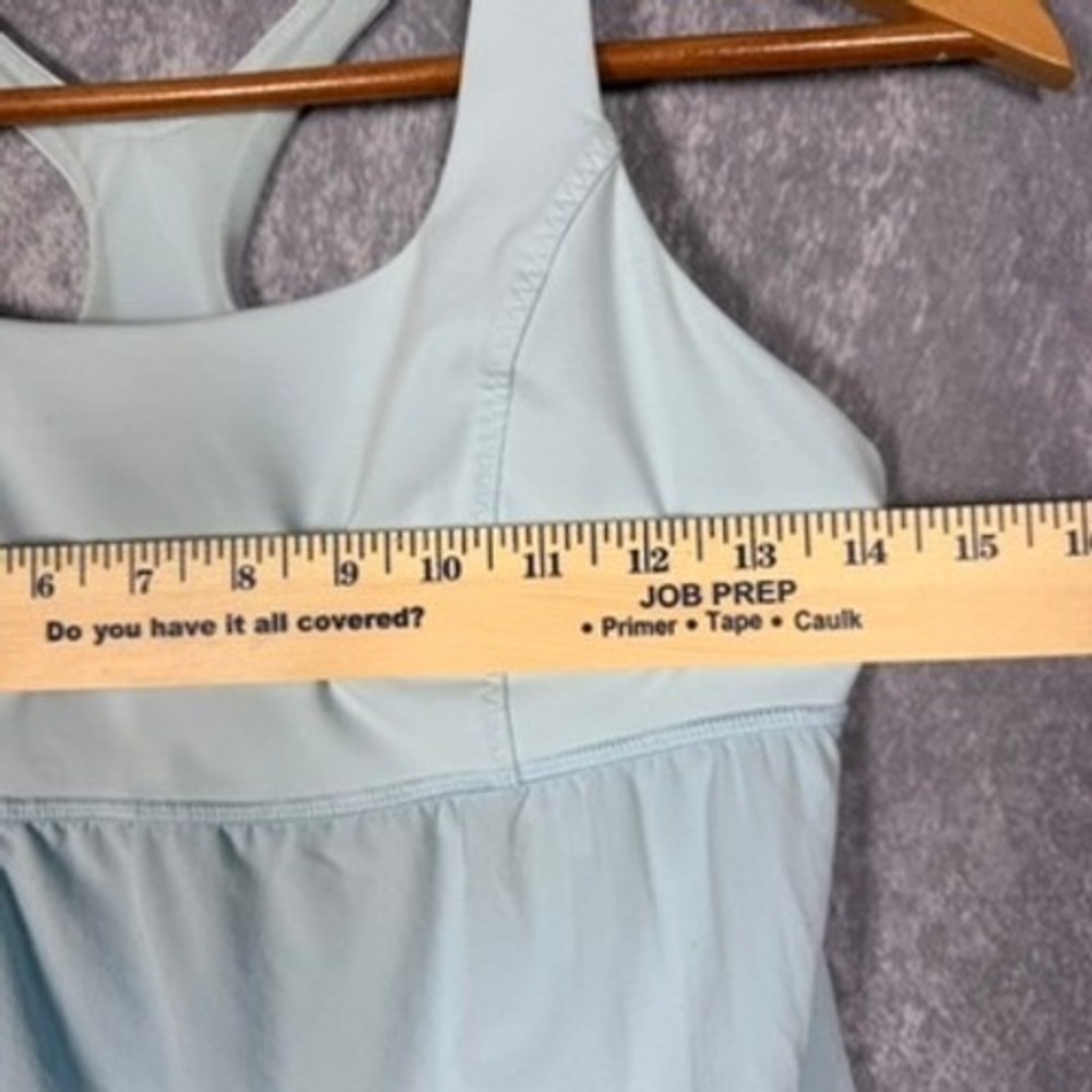 Lululemon Size 8 Light Blue Racerback Tank Top Tunic with Built-in Bra - Picture 9 of 10